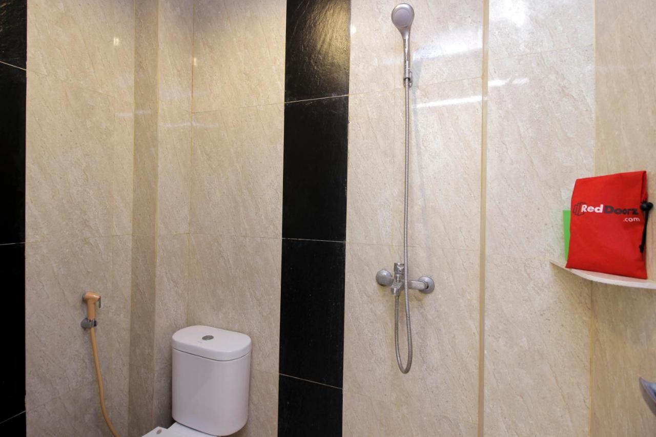 Reddoorz Near Jalan Jendral Sudirman Manado Hotel Exterior foto
