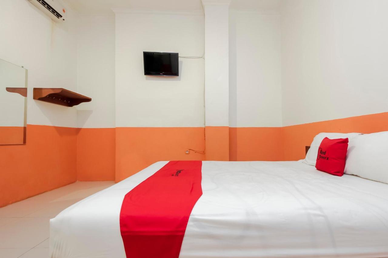 Reddoorz Near Jalan Jendral Sudirman Manado Hotel Exterior foto
