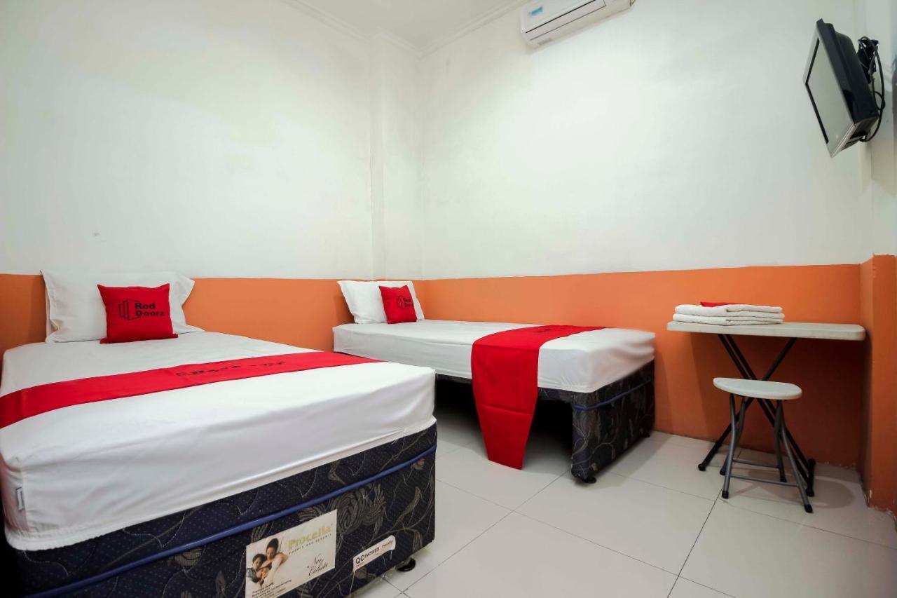Reddoorz Near Jalan Jendral Sudirman Manado Hotel Exterior foto