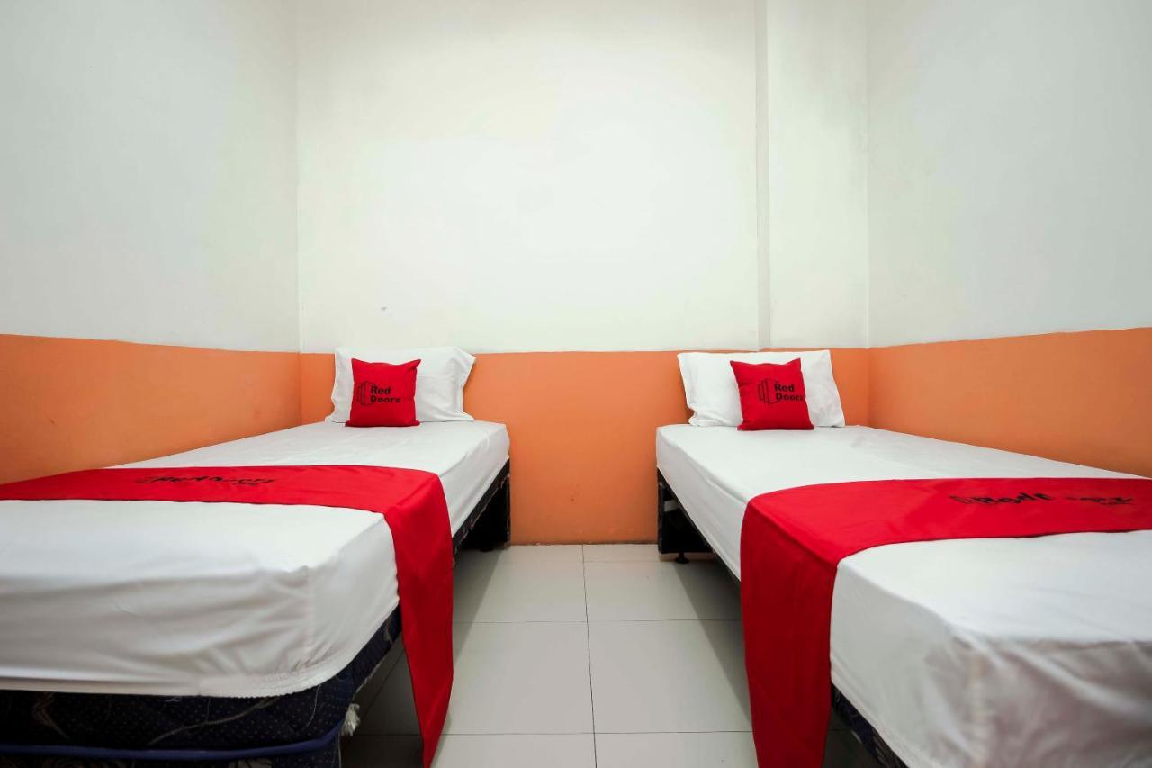 Reddoorz Near Jalan Jendral Sudirman Manado Hotel Exterior foto