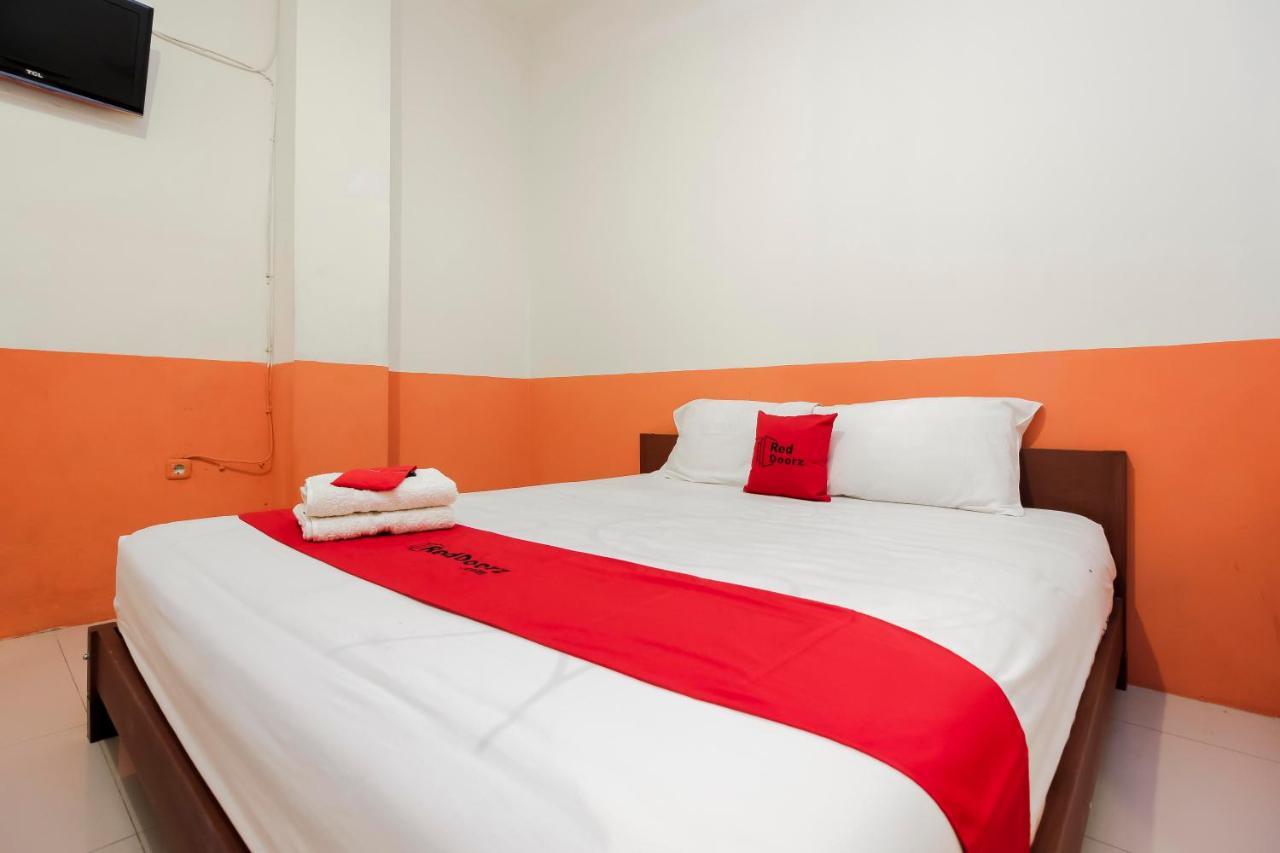 Reddoorz Near Jalan Jendral Sudirman Manado Hotel Exterior foto